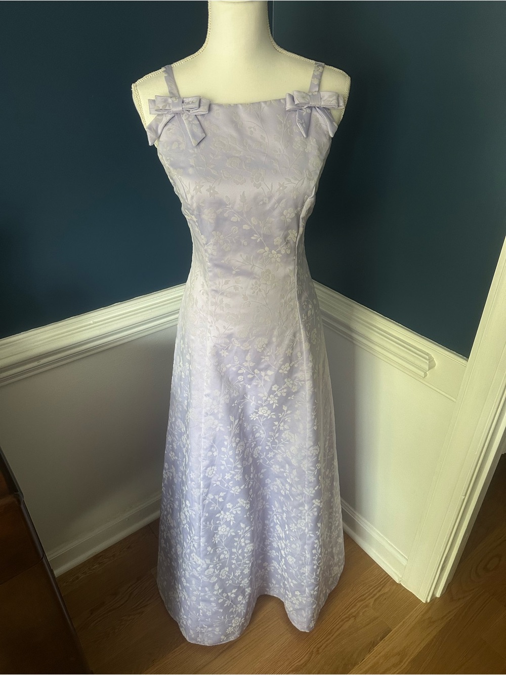 Vintage Dillard’s Roberta Lavender Floral Bow Maxi Dress 3/4